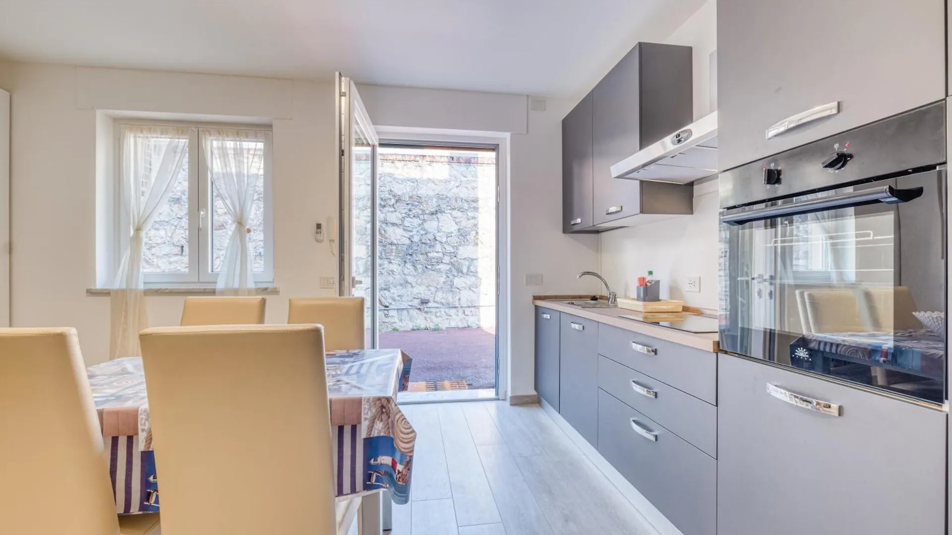 Merlo Apartments - Happy Rentals Ceriale Italy